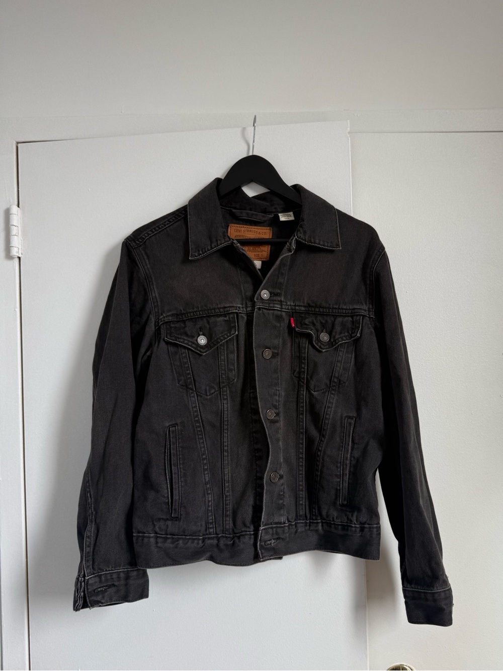 Levi's Black Men's Denim Jacket - Classic Trucker Style